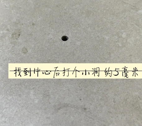 钦州瓷砖空鼓维修公司专业解答在瓷砖铺贴过程中，如果砂料搅拌不均匀，将会带来以下问题