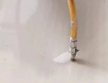 钦州瓷砖空鼓维修公司专业解答在瓷砖铺贴过程中，如果使用的砂料过粗（如全部使用了粗砂），可能会导致以下问题